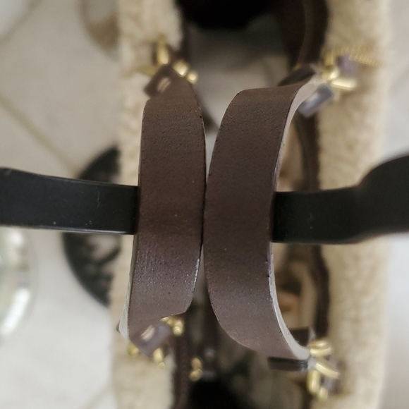 π₯³πHOST PICK!ππ₯³ π COACH Signature Fur-Trimmed Handbag π - Picture 5 of 16